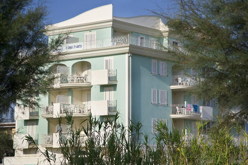 Residence Blumare Martinsicuro Exteriör bild